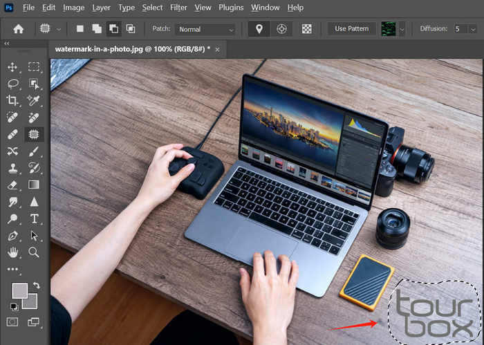 Photoshop: Wasserzeichen entfernen, Freihandzeichnung